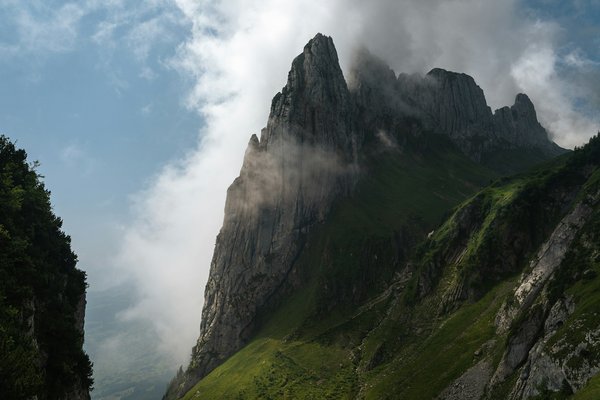 Quels sont les meilleurs itinéraires pour une randonnée dans les montagnes du Rwenzori, Ouganda : équipements et conseils ?